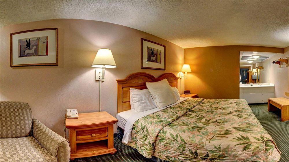 Econo Lodge Pooler - Savannah I-95 Экстерьер фото