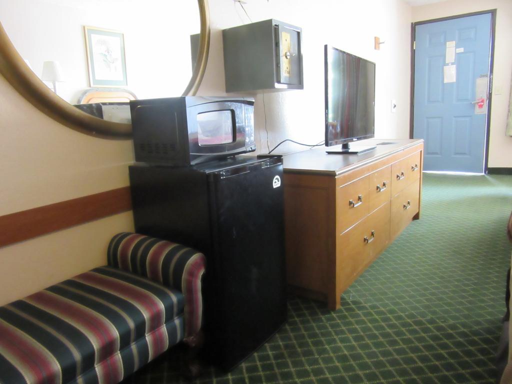 Econo Lodge Pooler - Savannah I-95 Экстерьер фото