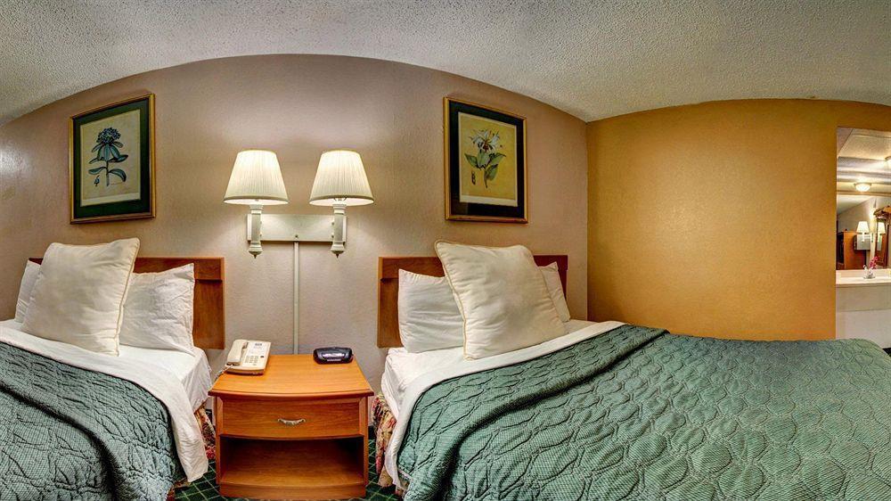 Econo Lodge Pooler - Savannah I-95 Экстерьер фото