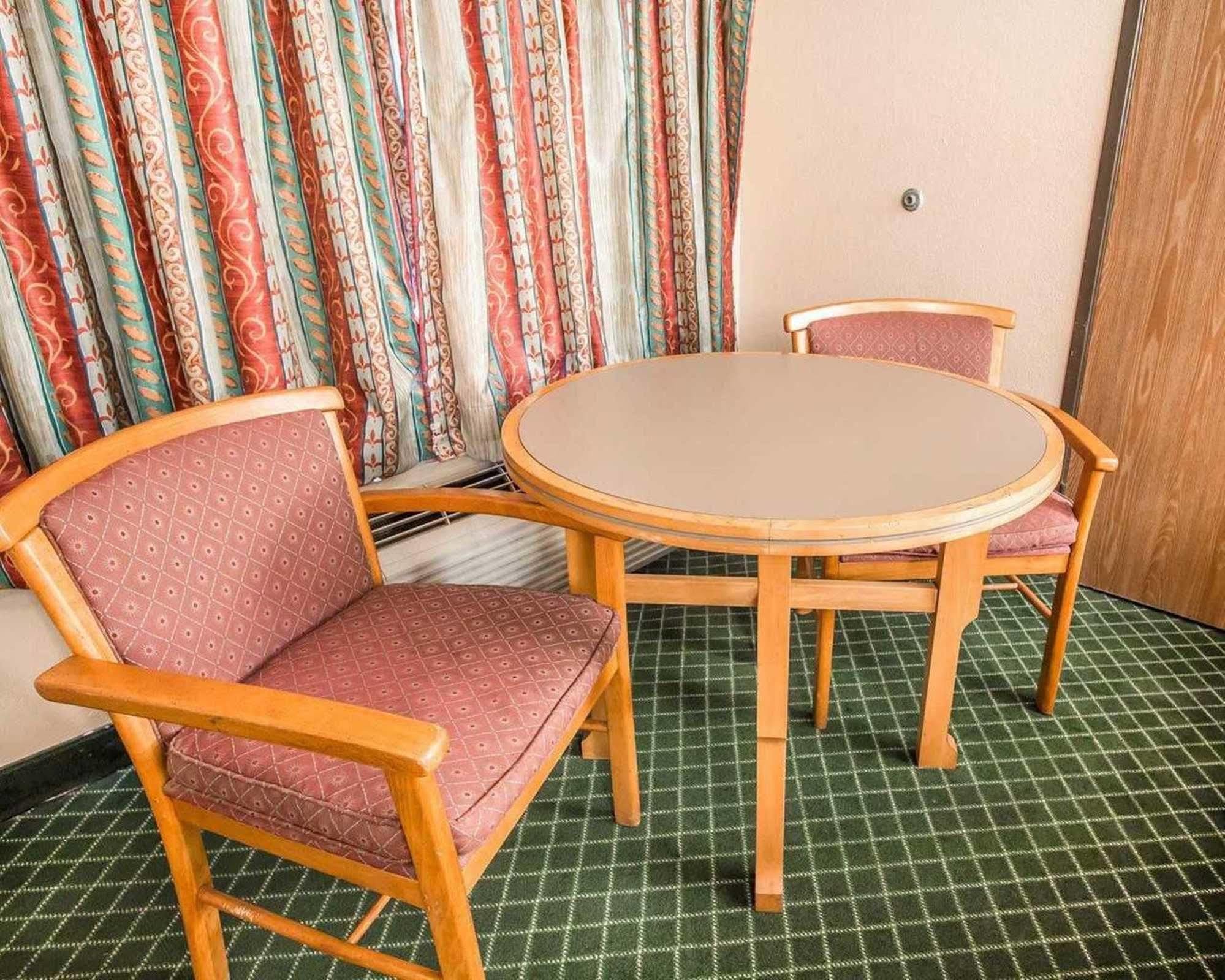 Econo Lodge Pooler - Savannah I-95 Экстерьер фото