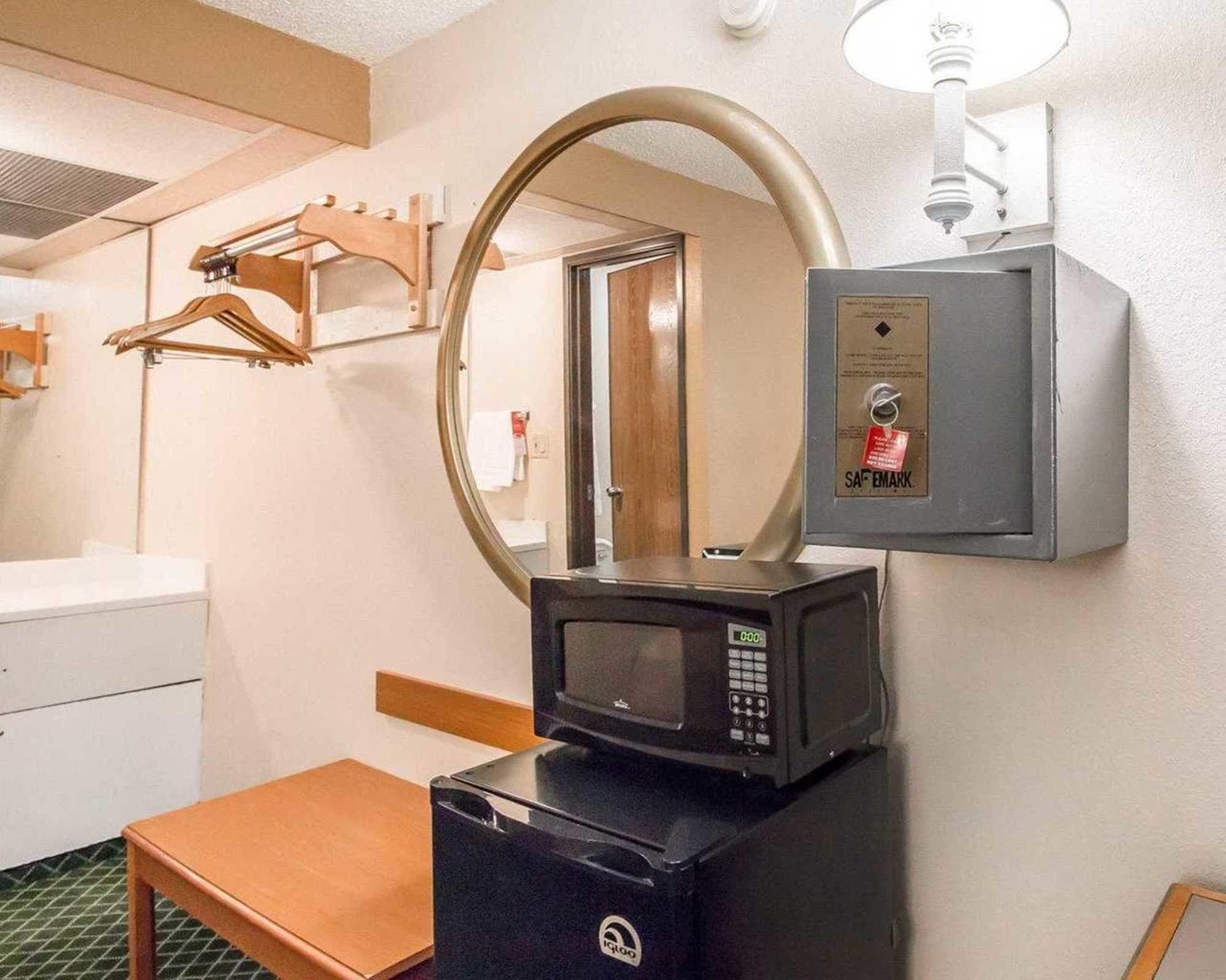 Econo Lodge Pooler - Savannah I-95 Экстерьер фото